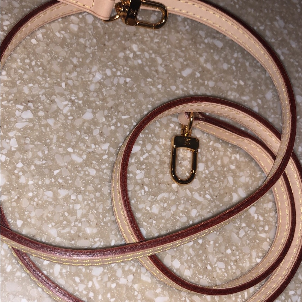Louis Vuitton belt bag - Picture 2 of 4